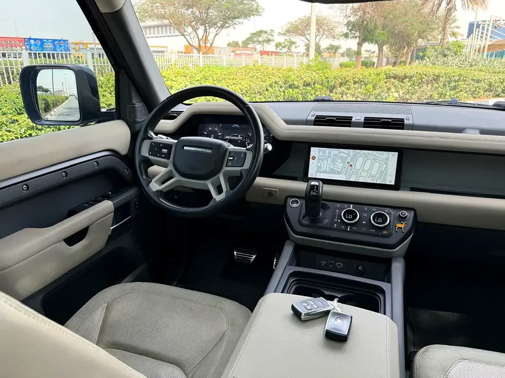 LAND ROVER DEFENDER 110S P300 2021 GCC URBAN BODY KIT FULL SERVICE HISTORY - Image 10