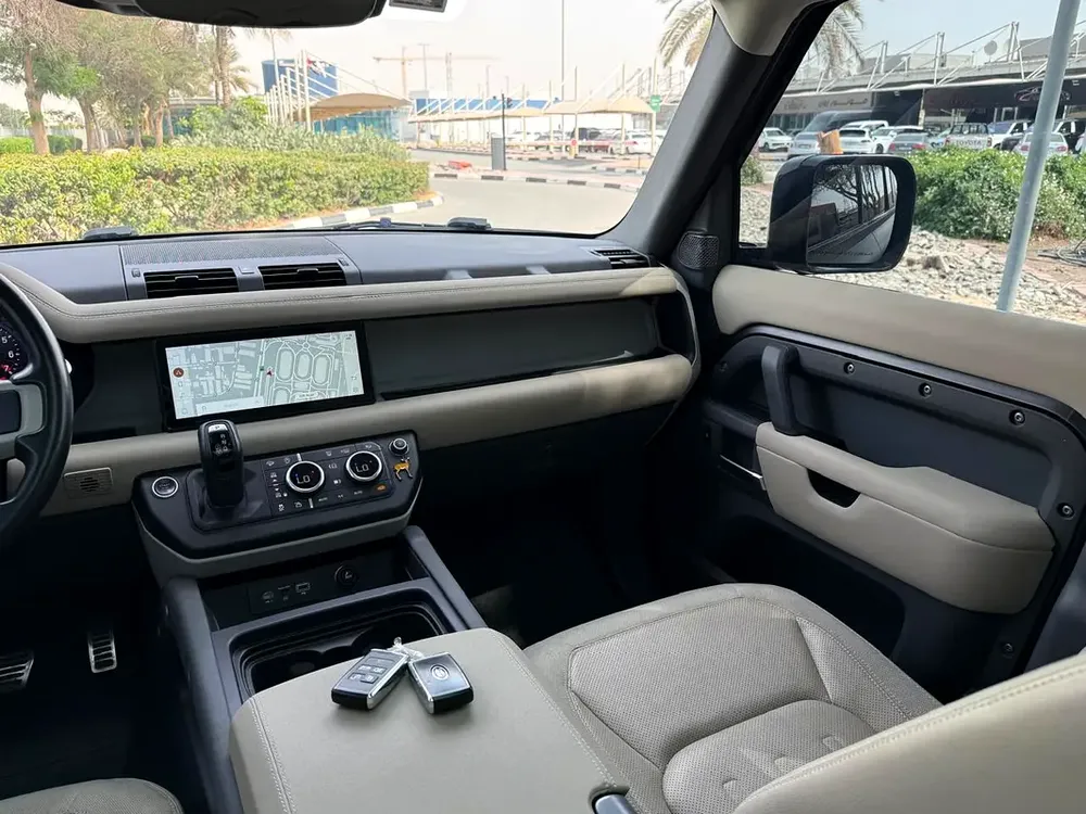 LAND ROVER DEFENDER 110S P300 2021 GCC URBAN BODY KIT FULL SERVICE HISTORY - Image 13