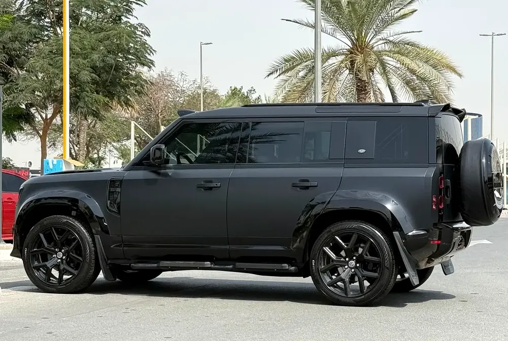 LAND ROVER DEFENDER 110S P300 2021 GCC URBAN BODY KIT FULL SERVICE HISTORY - Image 5