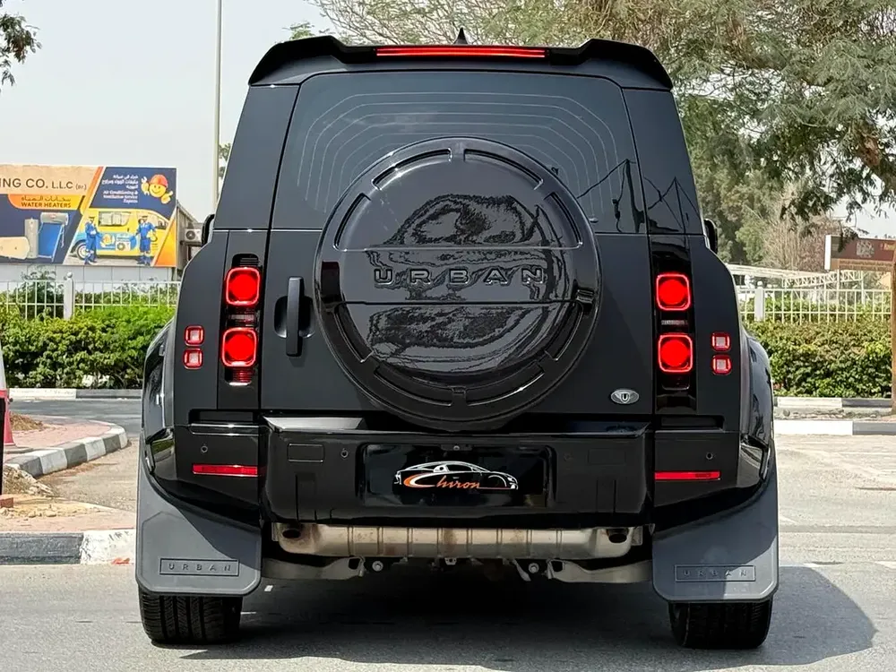 LAND ROVER DEFENDER 110S P300 2021 GCC URBAN BODY KIT FULL SERVICE HISTORY - Image 6