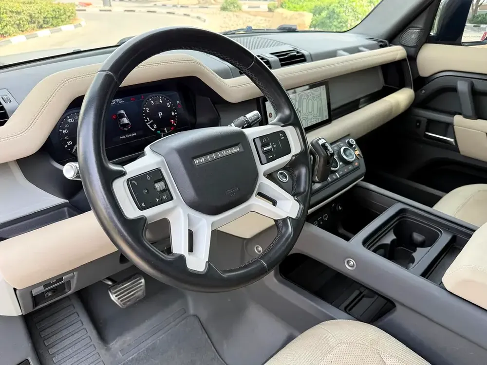LAND ROVER DEFENDER 110S P300 2021 GCC URBAN BODY KIT FULL SERVICE HISTORY - Image 8