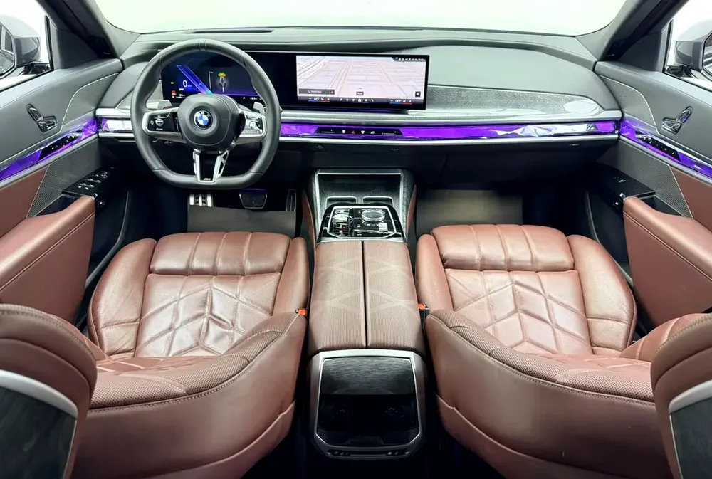 2023 BMW 735i, 2028 BMW Warranty + Service Pack, Full BMW Service History, Low Km, Fully Loaded, GCC - Image 12
