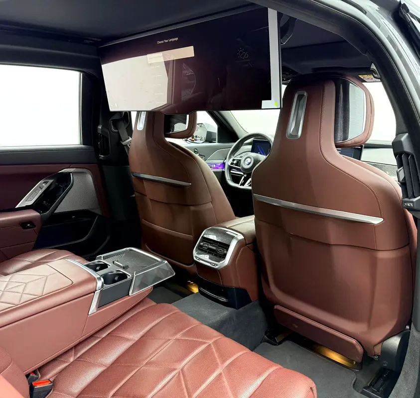 2023 BMW 735i, 2028 BMW Warranty + Service Pack, Full BMW Service History, Low Km, Fully Loaded, GCC - Image 16