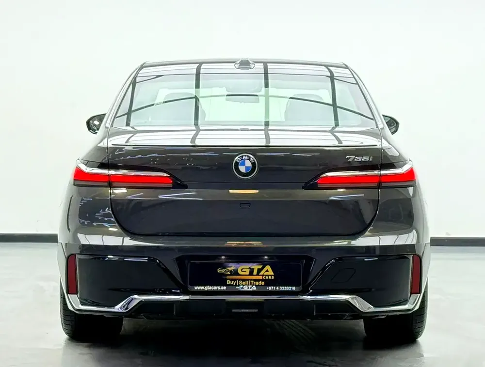 2023 BMW 735i, 2028 BMW Warranty + Service Pack, Full BMW Service History, Low Km, Fully Loaded, GCC - Image 5