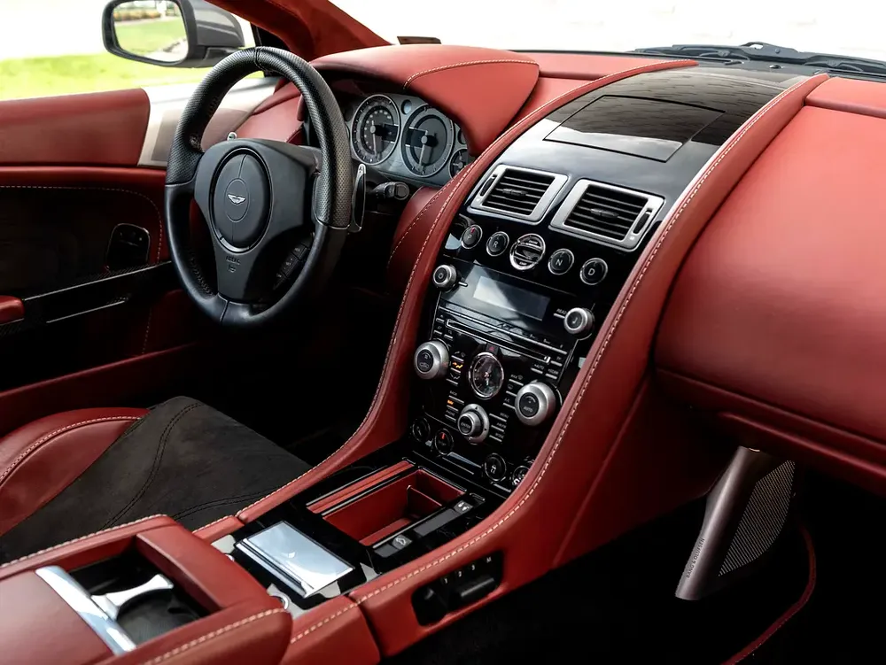 ASTON MARTIN DBS V12 | ULTRA LOW KM | SINGLE OWNER | FULL ASTON MARTIN SERVICE HISTORY - Image 10