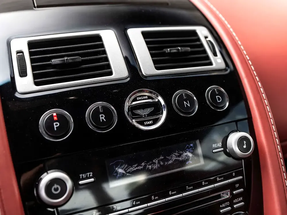 ASTON MARTIN DBS V12 | ULTRA LOW KM | SINGLE OWNER | FULL ASTON MARTIN SERVICE HISTORY - Image 15