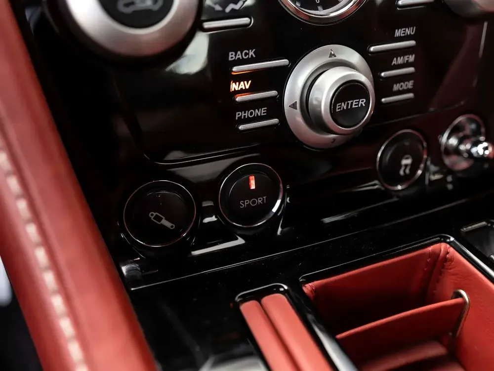 ASTON MARTIN DBS V12 | ULTRA LOW KM | SINGLE OWNER | FULL ASTON MARTIN SERVICE HISTORY - Image 18