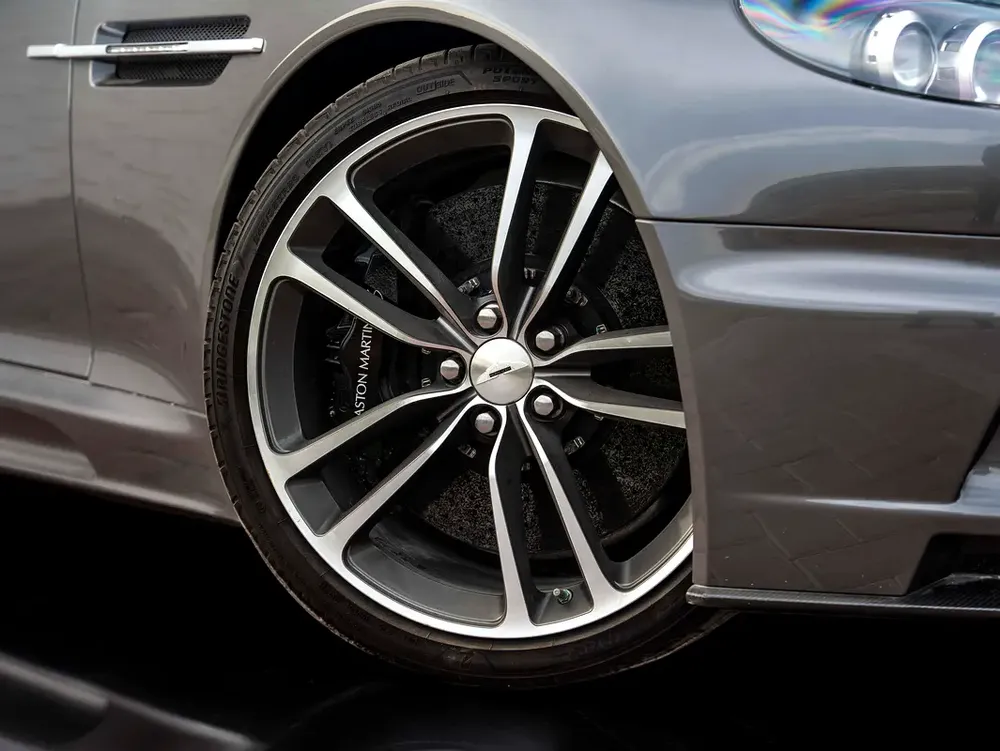 ASTON MARTIN DBS V12 | ULTRA LOW KM | SINGLE OWNER | FULL ASTON MARTIN SERVICE HISTORY - Image 8
