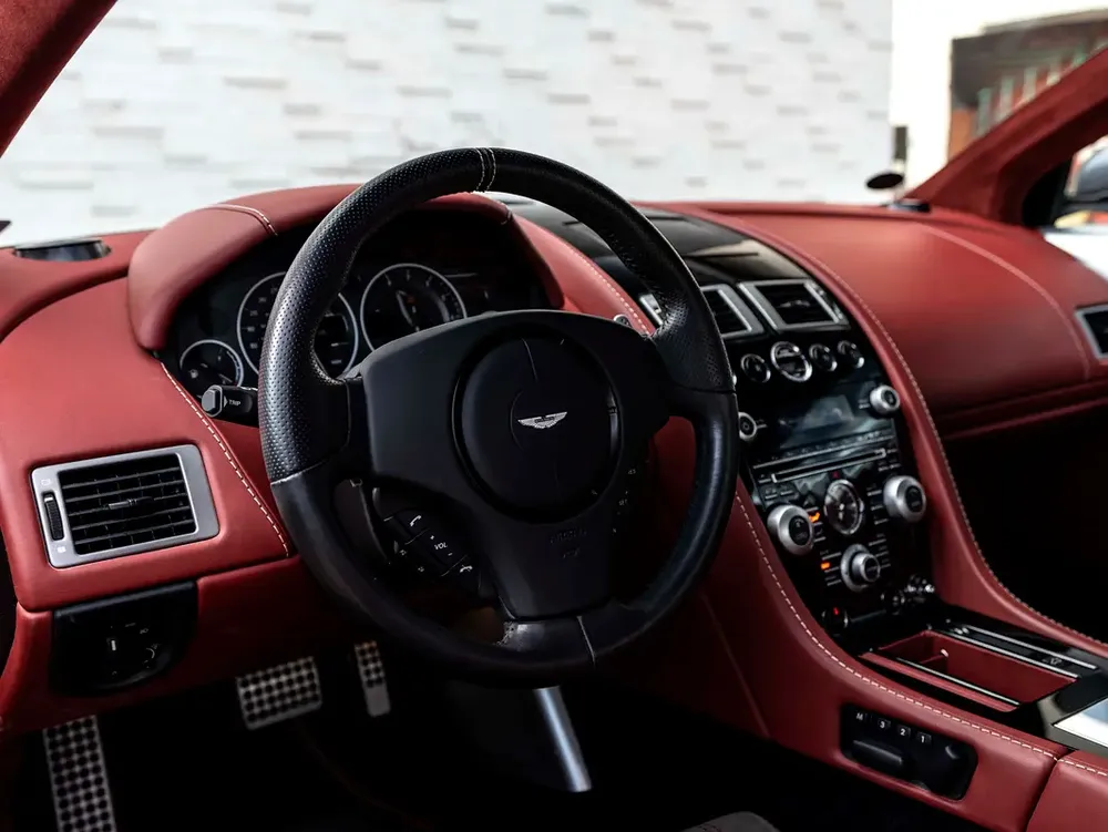 ASTON MARTIN DBS V12 | ULTRA LOW KM | SINGLE OWNER | FULL ASTON MARTIN SERVICE HISTORY - Image 9
