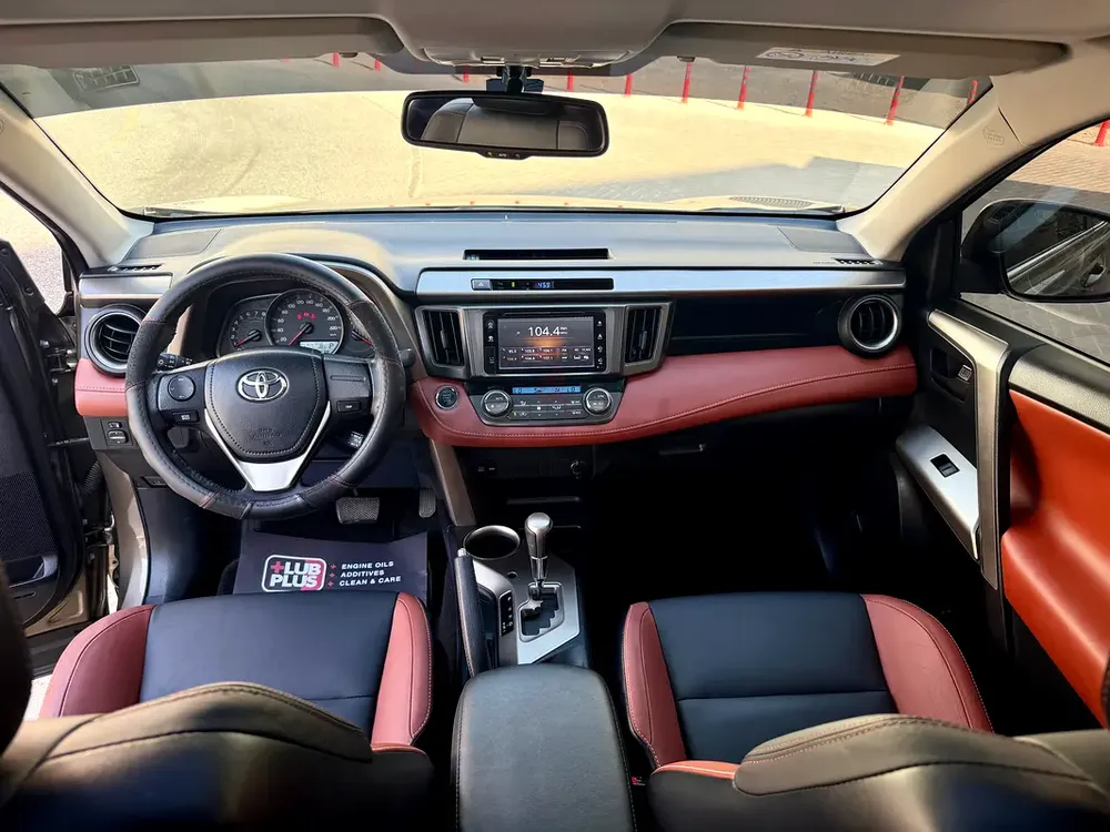 Toyota RAV4 VXR 2015 | GCC Specs | Full Option | Great Condition - Image 11