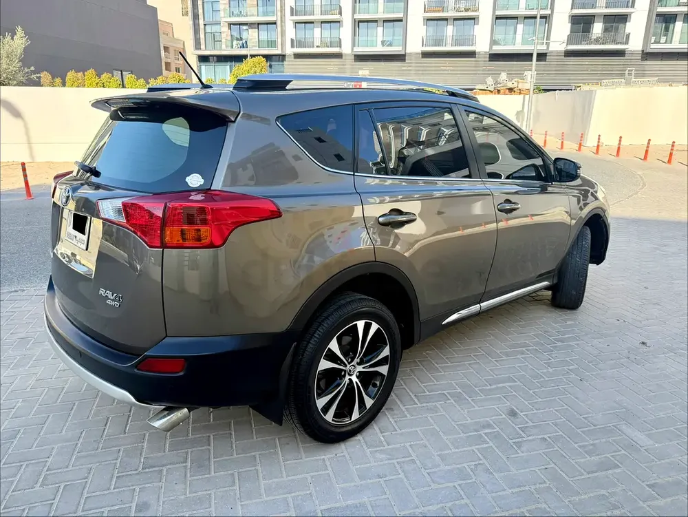 Toyota RAV4 VXR 2015 | GCC Specs | Full Option | Great Condition - Image 4