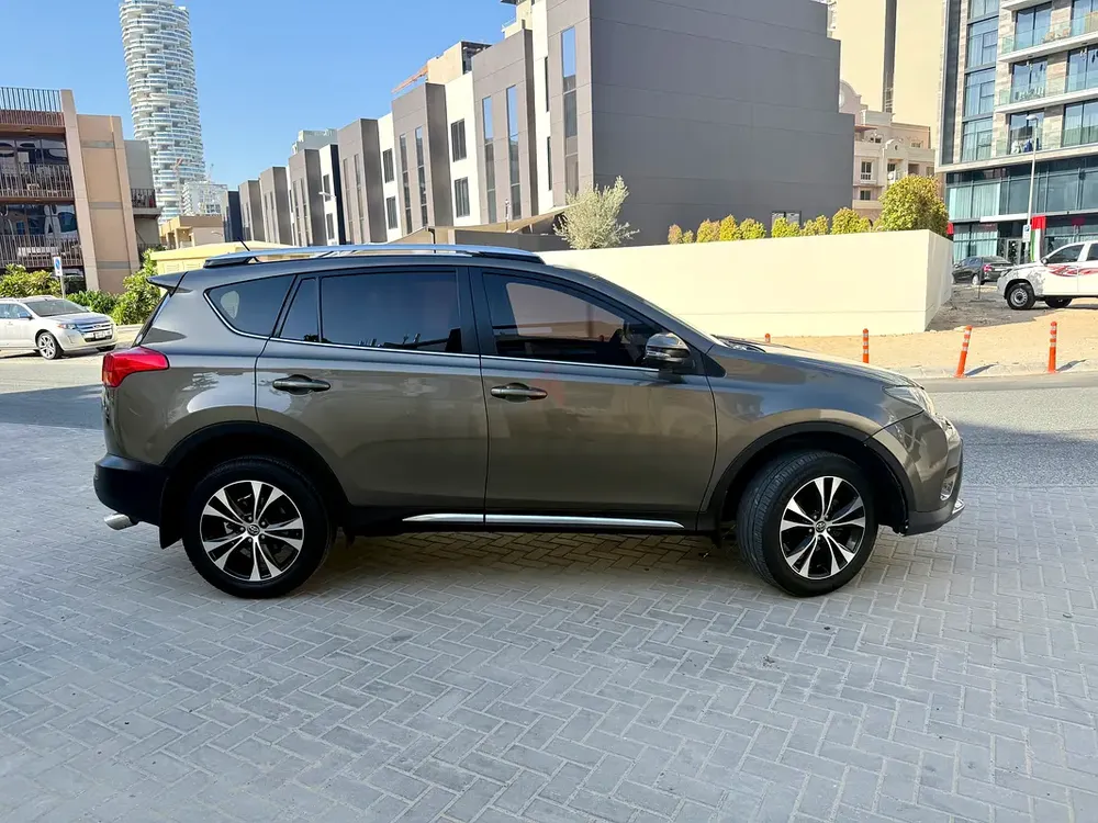 Toyota RAV4 VXR 2015 | GCC Specs | Full Option | Great Condition - Image 5