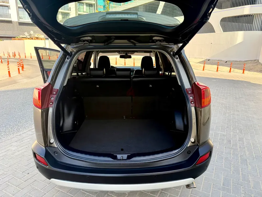 Toyota RAV4 VXR 2015 | GCC Specs | Full Option | Great Condition - Image 7