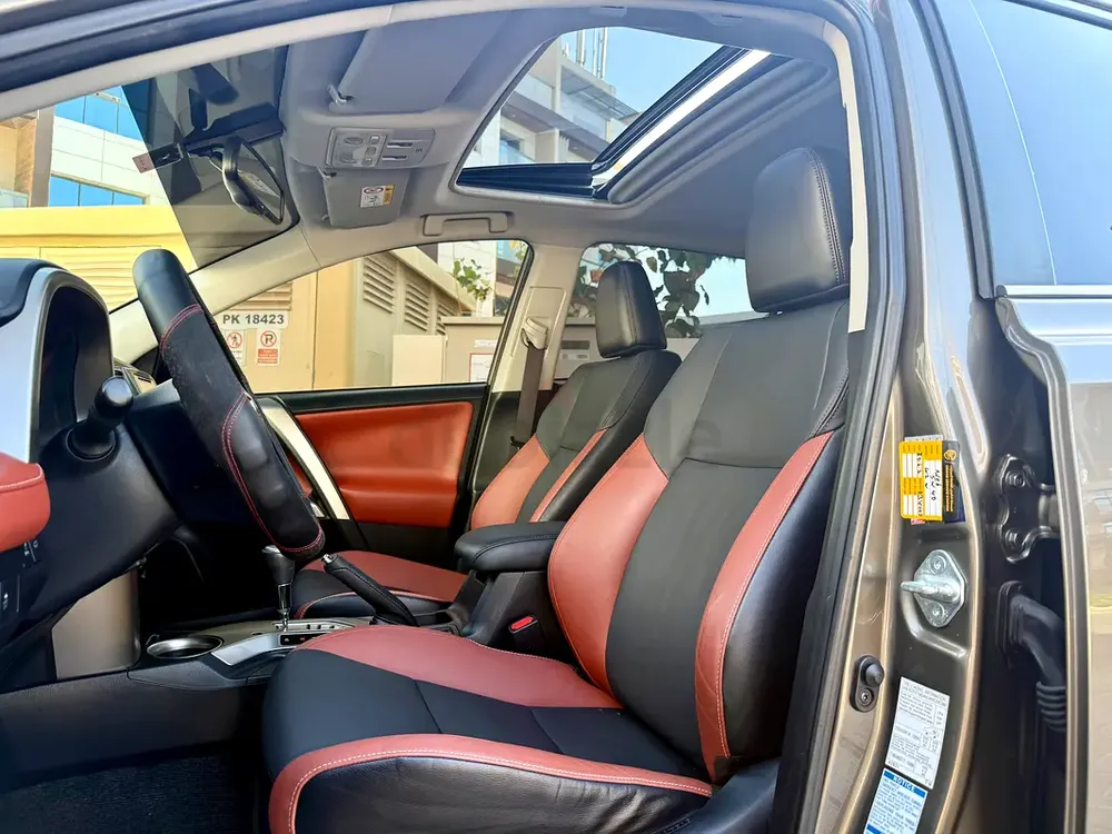 Toyota RAV4 VXR 2015 | GCC Specs | Full Option | Great Condition - Image 9