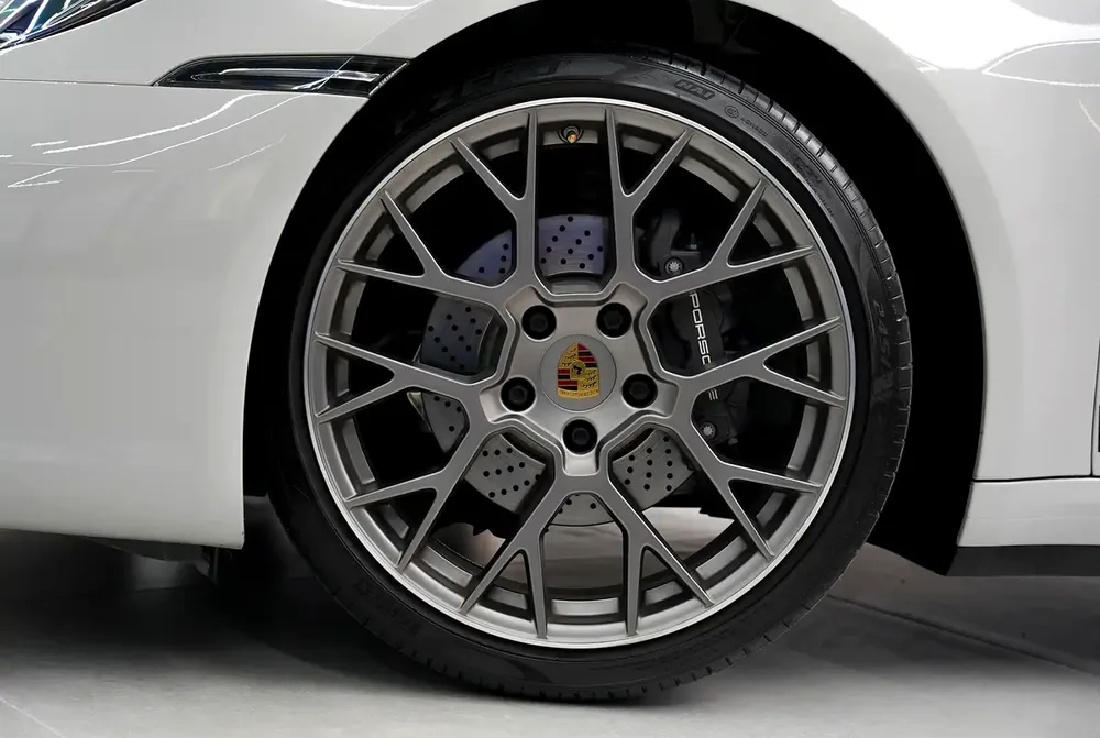 Porsche 911 Carrera 2022 | GCC Specs Naboodah warranty I  Lifting system front axle I Adaptive CC - Image 12
