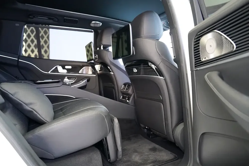 MAYBACH GLS 600 | LEG REST | REAR ENTERTAINMENT | BURMESTER AUDIO | WARRANTY AVAILABLE - Image 14