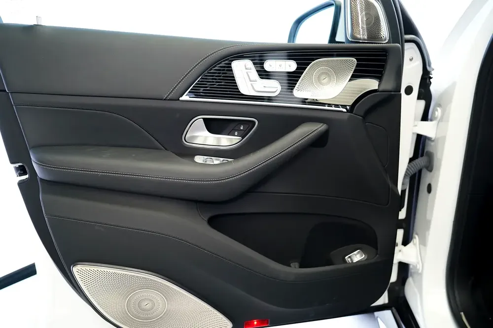 MAYBACH GLS 600 | LEG REST | REAR ENTERTAINMENT | BURMESTER AUDIO | WARRANTY AVAILABLE - Image 7
