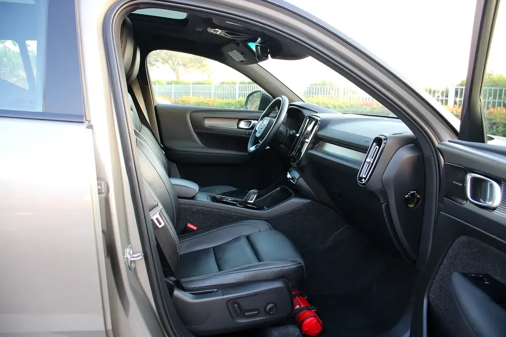 Volvo XC40 R-design 2022, Free service from agency till 105kms! Perfect condition! - Image 12