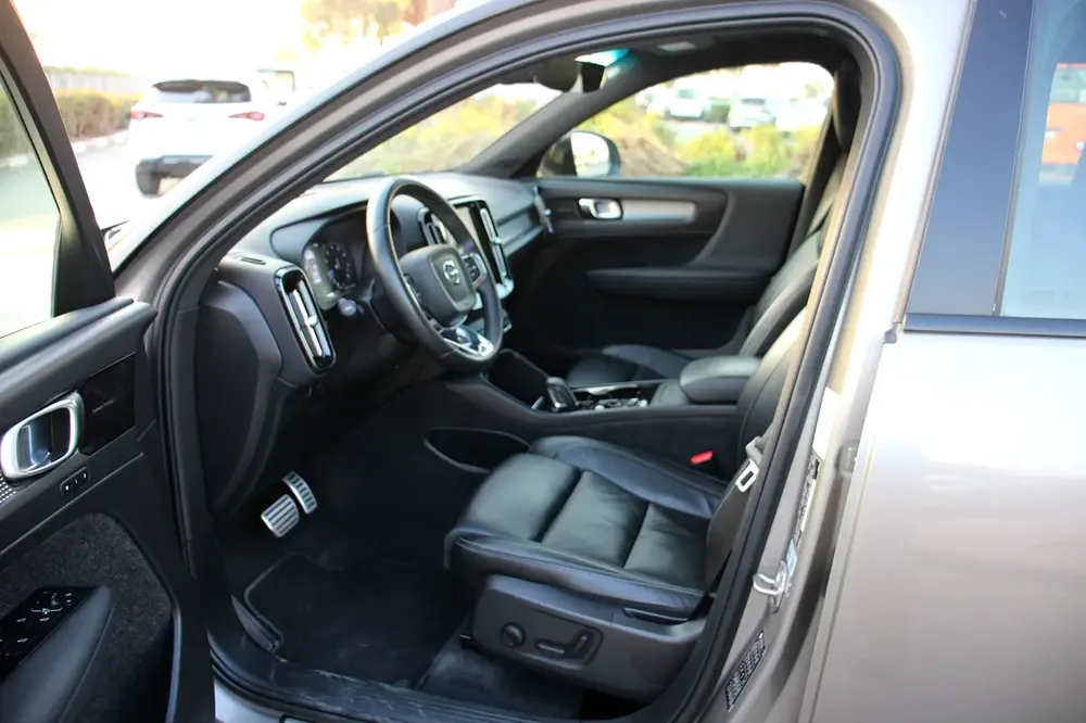 Volvo XC40 R-design 2022, Free service from agency till 105kms! Perfect condition! - Image 13