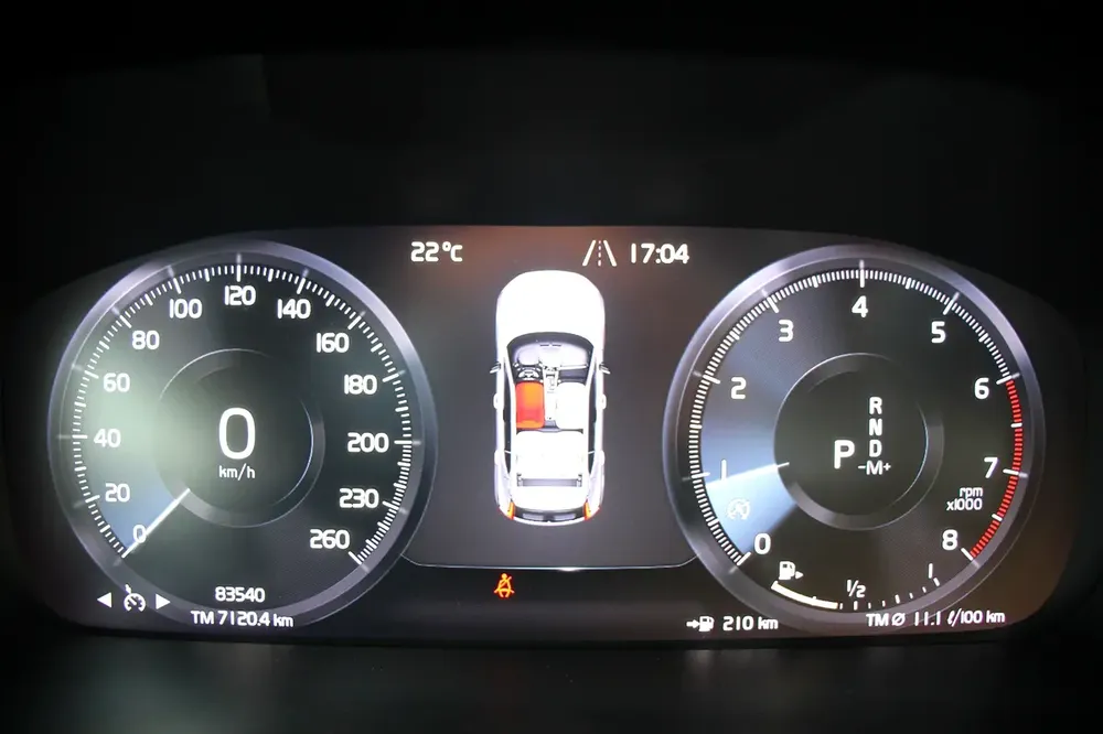Volvo XC40 R-design 2022, Free service from agency till 105kms! Perfect condition! - Image 14