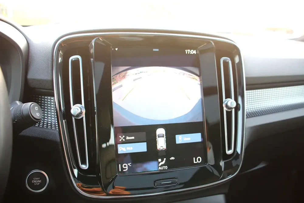 Volvo XC40 R-design 2022, Free service from agency till 105kms! Perfect condition! - Image 15