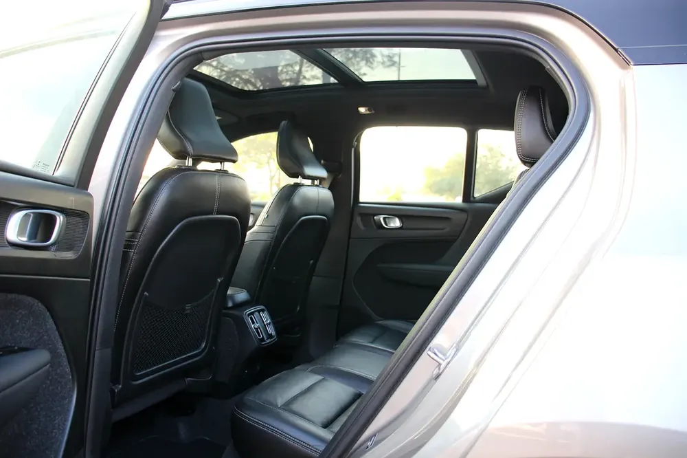 Volvo XC40 R-design 2022, Free service from agency till 105kms! Perfect condition! - Image 9