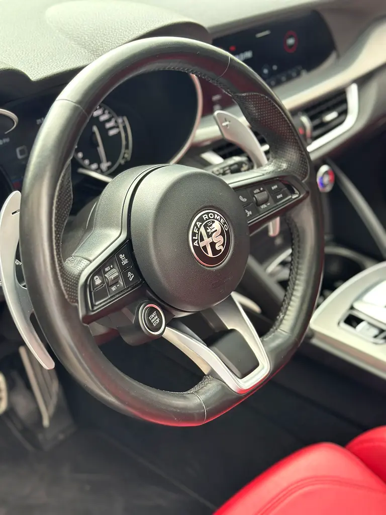 1,839/pm | Veloce | Gargash Warranty and Service till 2028 or 120k kms - Image 11