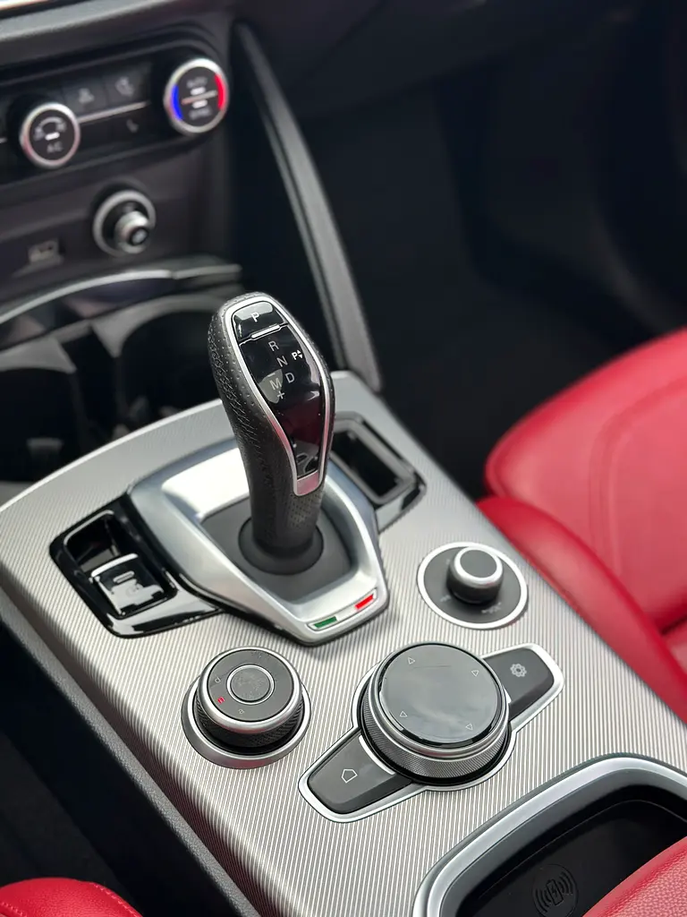 1,839/pm | Veloce | Gargash Warranty and Service till 2028 or 120k kms - Image 12