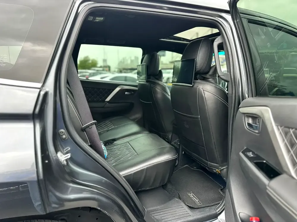 Mitsubishi Montero Sport Signature Edition 2022 - GCC Specs - Image 11