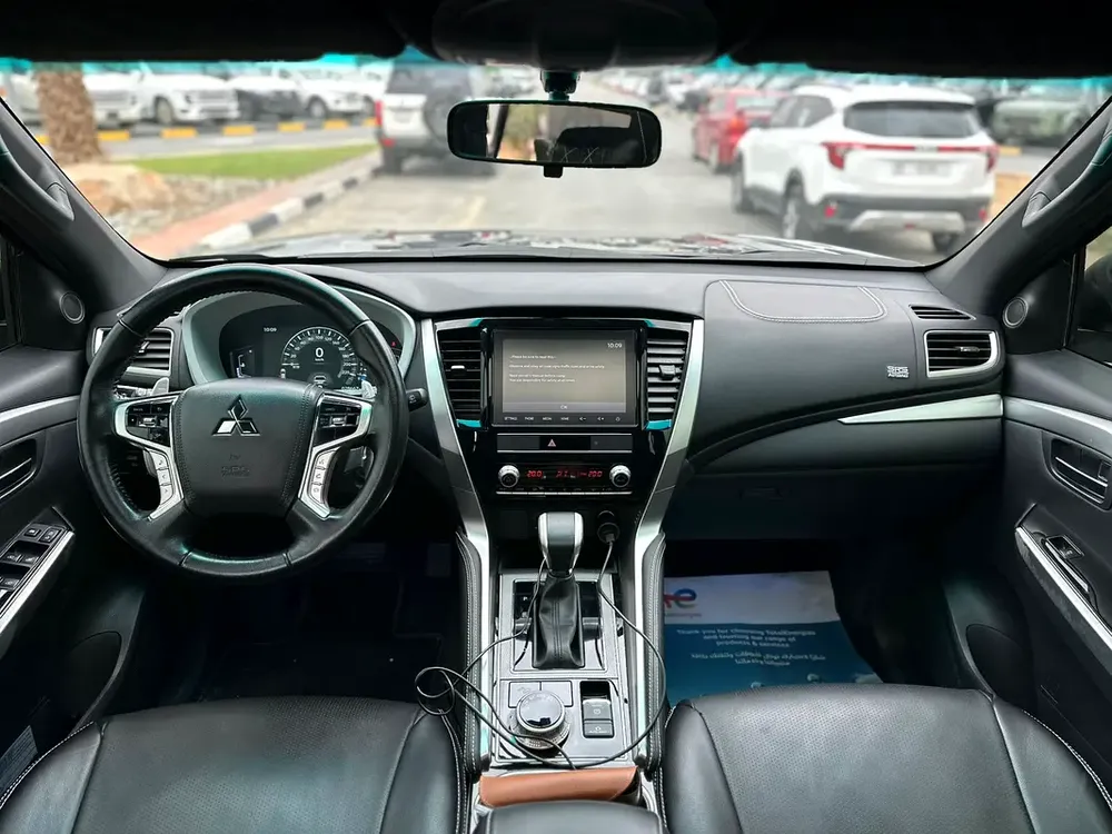 Mitsubishi Montero Sport Signature Edition 2022 - GCC Specs - Image 5