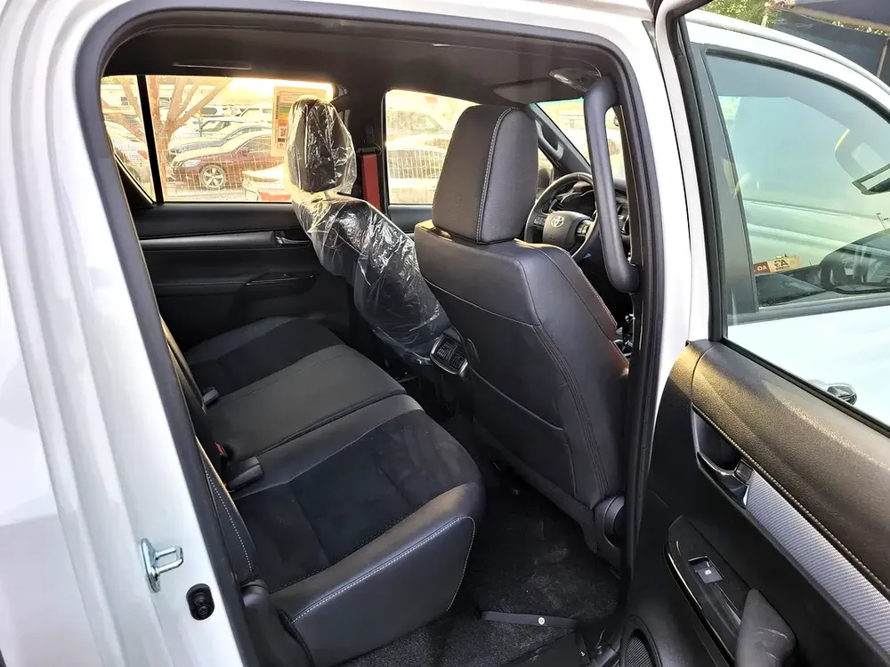 Toyota Hilux GR Sport 4.0L 2025 AT DC White Petrol (Export Only) - Image 10