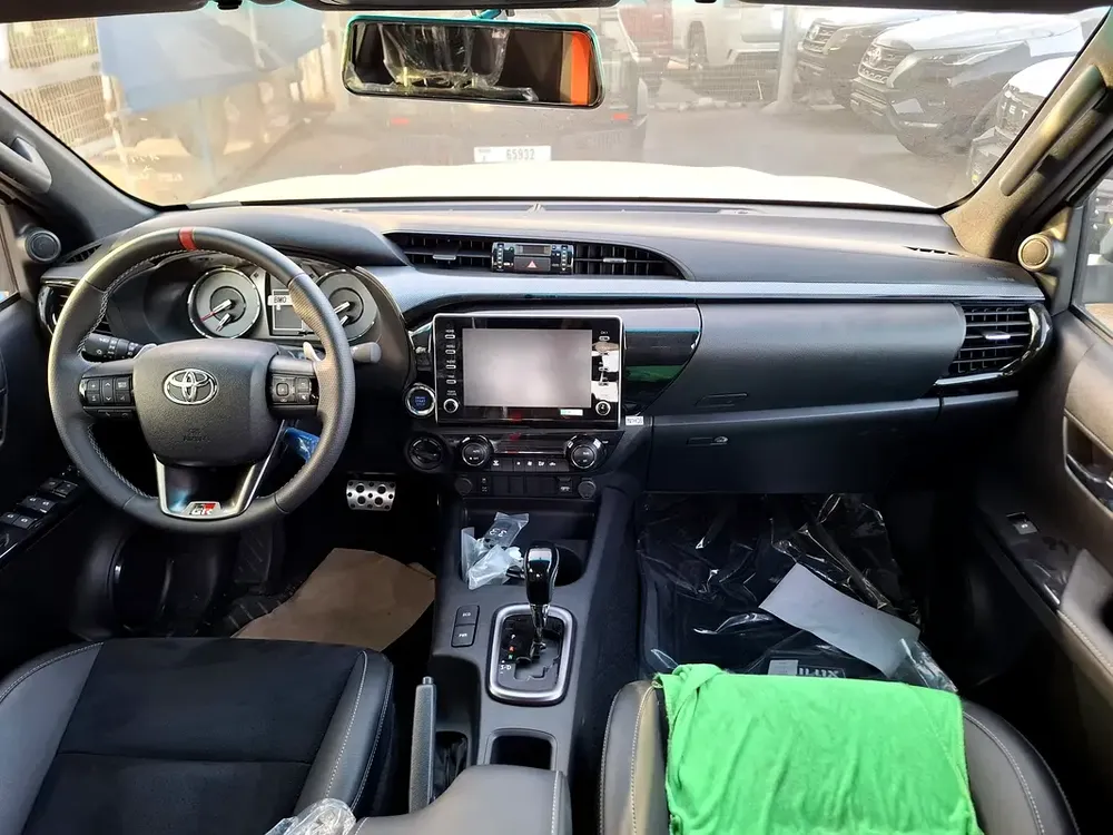 Toyota Hilux GR Sport 4.0L 2025 AT DC White Petrol (Export Only) - Image 12
