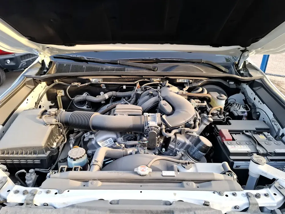 Toyota Hilux GR Sport 4.0L 2025 AT DC White Petrol (Export Only) - Image 16
