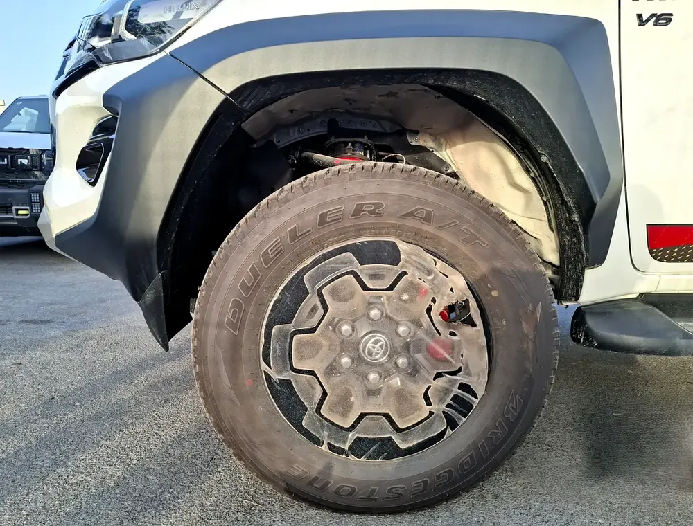 Toyota Hilux GR Sport 4.0L 2025 AT DC White Petrol (Export Only) - Image 5