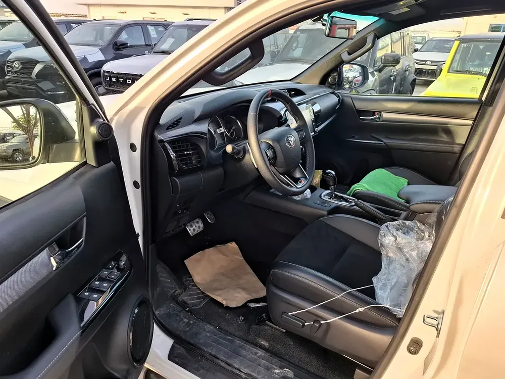 Toyota Hilux GR Sport 4.0L 2025 AT DC White Petrol (Export Only) - Image 7