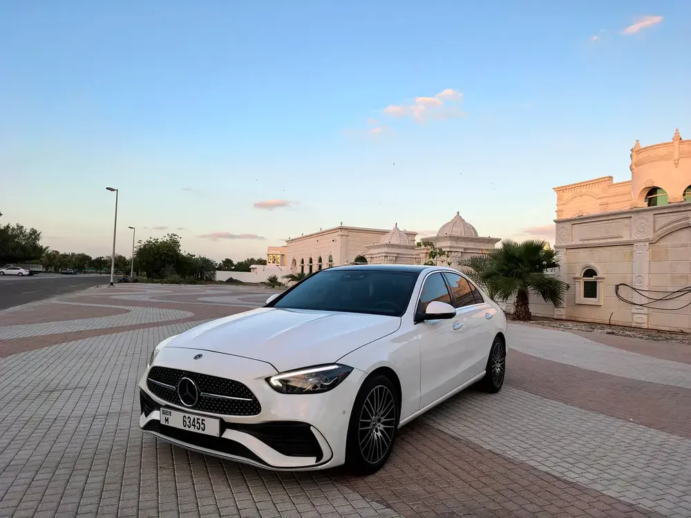 MERCEDES C300 AMG 2024 ONLY 9000 KM AMAZING CONDITION FULL OPTION PANORAMIC ROOF ALL MUST BRAND NEW - Image 11