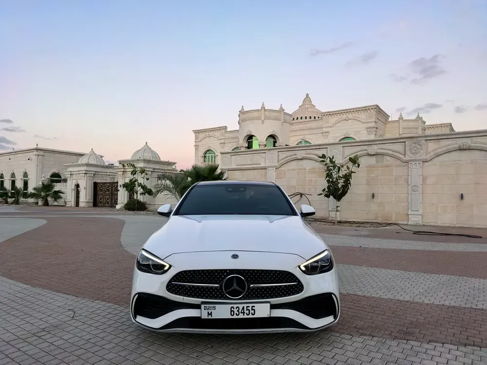 MERCEDES C300 AMG 2024 ONLY 9000 KM AMAZING CONDITION FULL OPTION PANORAMIC ROOF ALL MUST BRAND NEW - Image 13