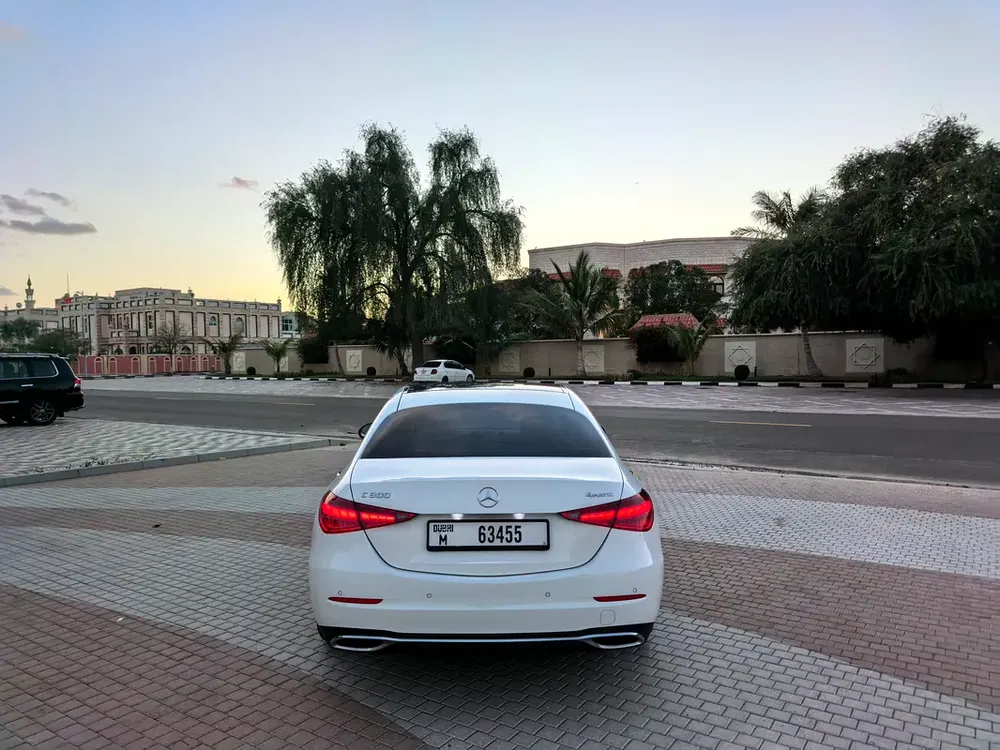 MERCEDES C300 AMG 2024 ONLY 9000 KM AMAZING CONDITION FULL OPTION PANORAMIC ROOF ALL MUST BRAND NEW - Image 14