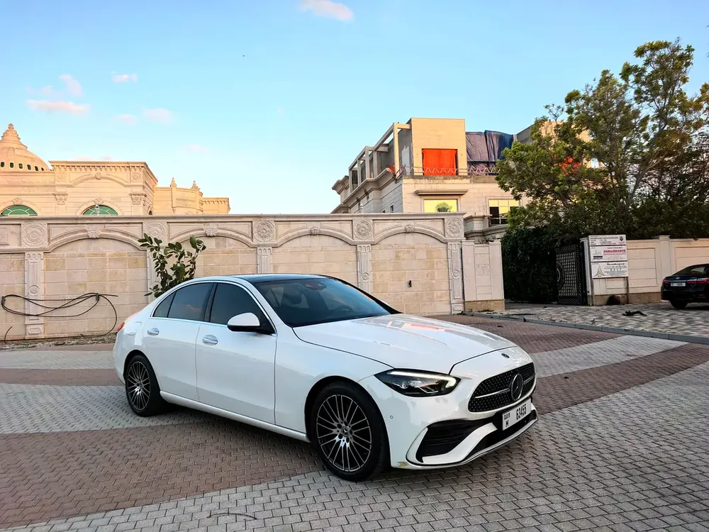 MERCEDES C300 AMG 2024 ONLY 9000 KM AMAZING CONDITION FULL OPTION PANORAMIC ROOF ALL MUST BRAND NEW - Image 15