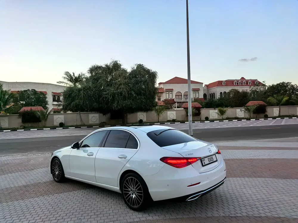 MERCEDES C300 AMG 2024 ONLY 9000 KM AMAZING CONDITION FULL OPTION PANORAMIC ROOF ALL MUST BRAND NEW - Image 16
