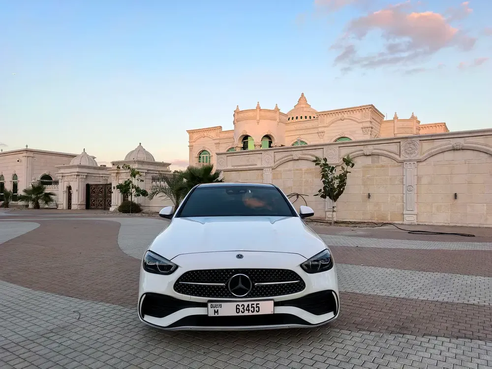 MERCEDES C300 AMG 2024 ONLY 9000 KM AMAZING CONDITION FULL OPTION PANORAMIC ROOF ALL MUST BRAND NEW - Image 18