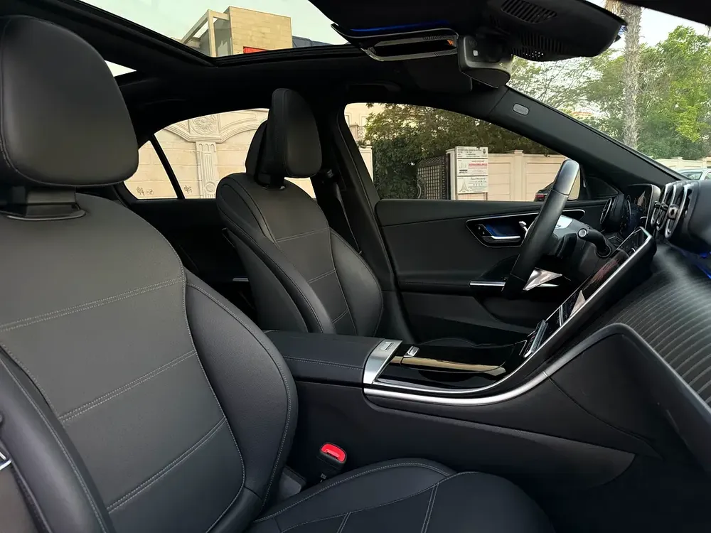 MERCEDES C300 AMG 2024 ONLY 9000 KM AMAZING CONDITION FULL OPTION PANORAMIC ROOF ALL MUST BRAND NEW - Image 6