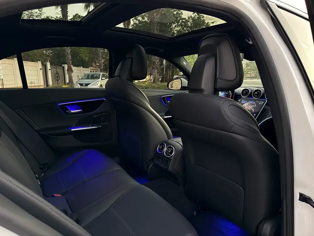 MERCEDES C300 AMG 2024 ONLY 9000 KM AMAZING CONDITION FULL OPTION PANORAMIC ROOF ALL MUST BRAND NEW - Image 7