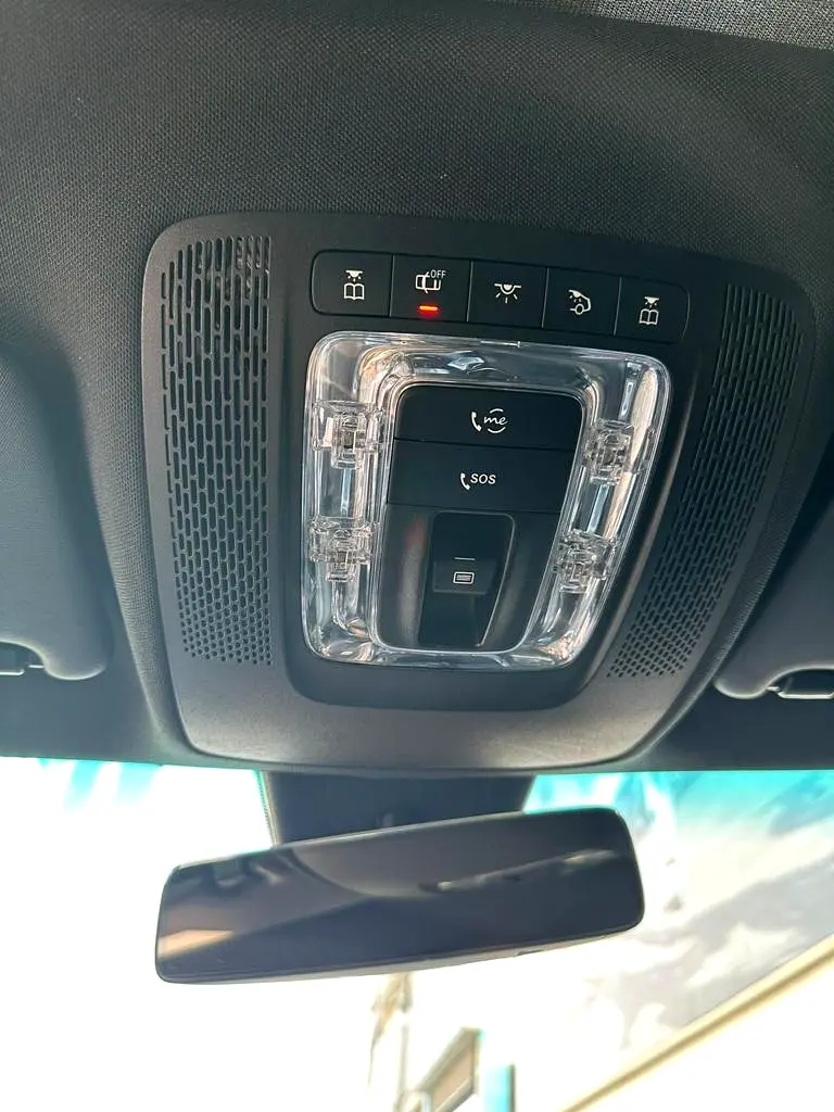 Clean low mileage vehicle - Image 11