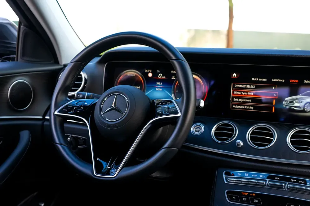Mercedes E-200, Clean Title, Like Brand New, Directly From Owner! - Image 7