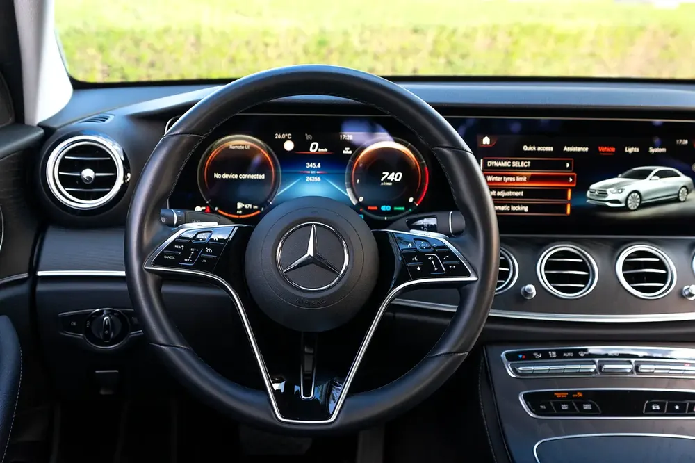 Mercedes E-200, Clean Title, Like Brand New, Directly From Owner! - Image 8