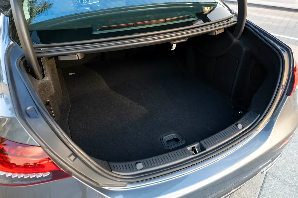 Mercedes E-200, Clean Title, Like Brand New, Directly From Owner! - Image 9