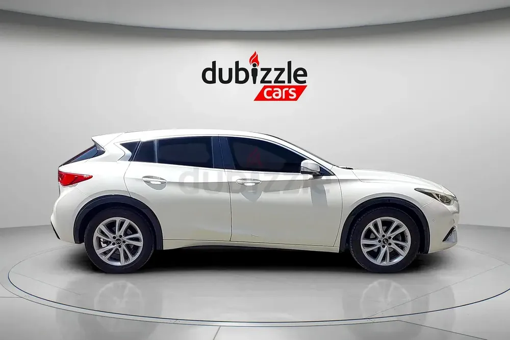 AED 723/month | 2017 Infiniti Q30  | GCC Specs | Ref#424163 - Image 4