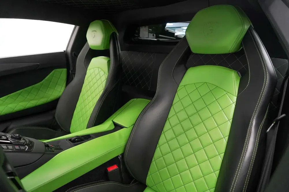 2018 LAMBORGHINI AVENTADOR S / GCC / V12 /  CARBON FIBER - Image 12