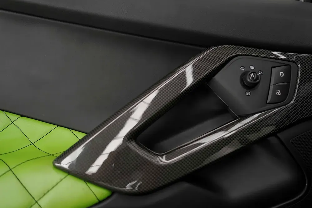 2018 LAMBORGHINI AVENTADOR S / GCC / V12 /  CARBON FIBER - Image 14